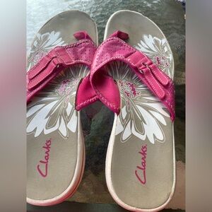 Clarks flip flops size 10